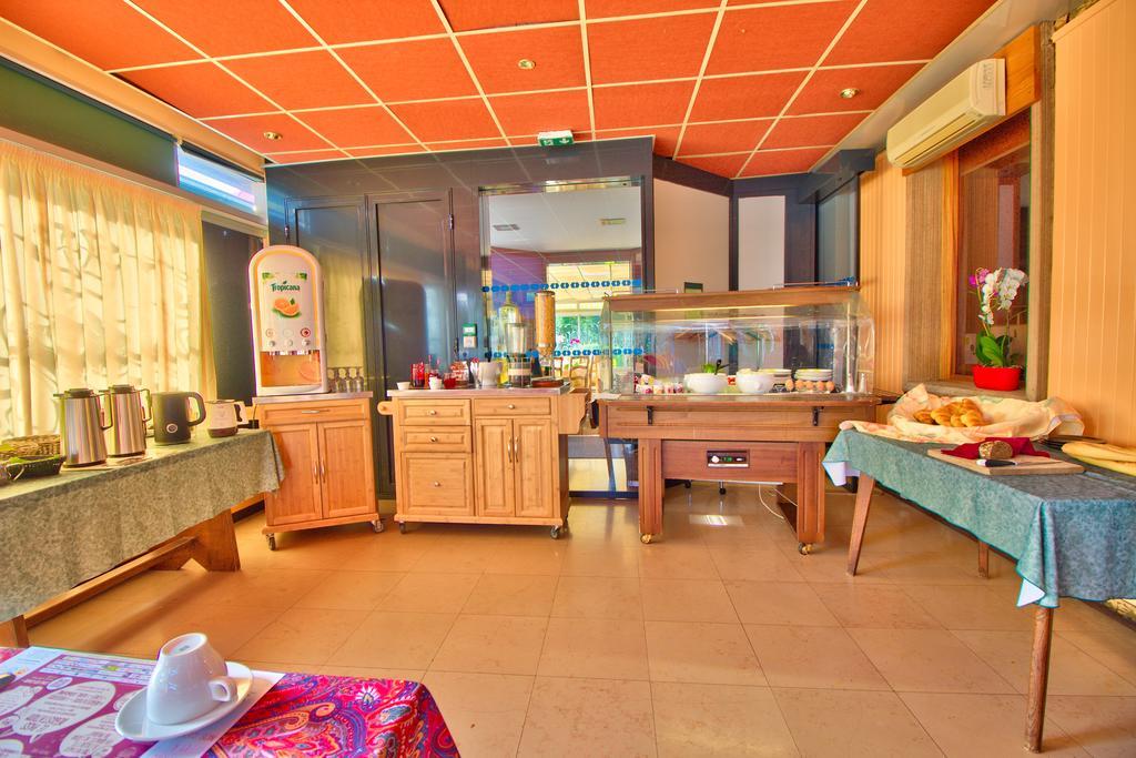 Logis Hotel Restaurant Le Chalet Du Mont Roland Sampans Kültér fotó